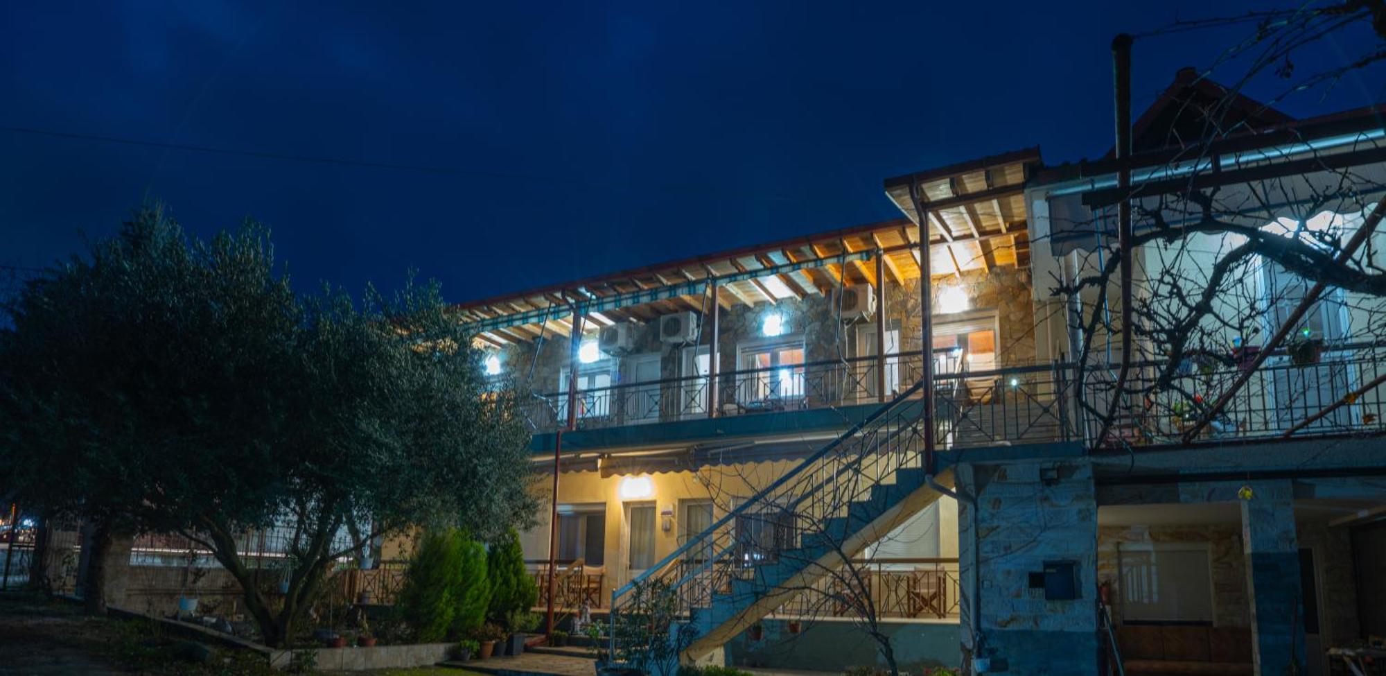 Guesthouse Adonis Loutraki (Pella) Exterior foto